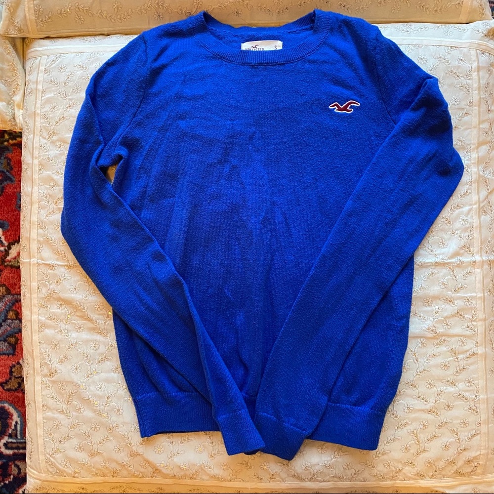 HOLLISTER NAVY BLUE SWEATER